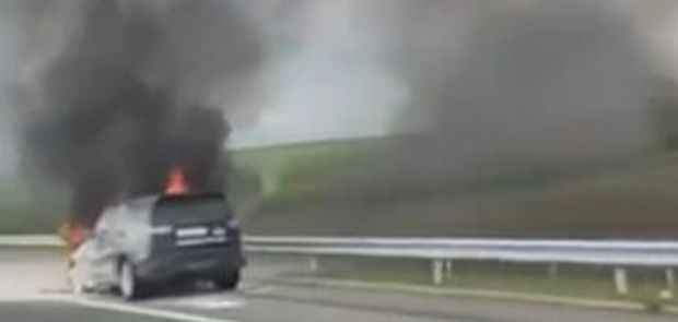 Автомобил на Гранична полиция се запали на автомагистрала Тракия, предава
