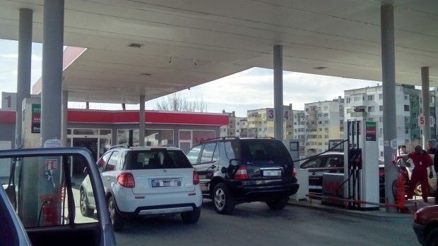 Plovdiv24 bg
Собственици на бензиностанции протестираха пред Министерството на икономиката заради предстоящите