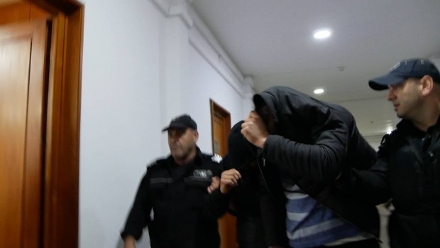 След минути Бургаският окръжен съд ще гледа мярката за неотклонение